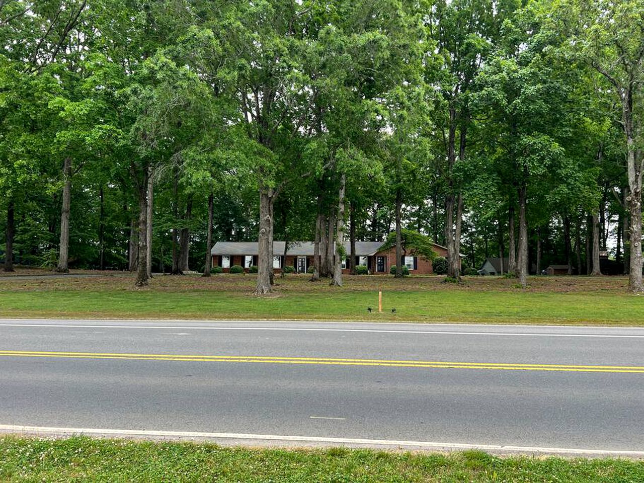 Cute Cottage with Fire Pit Perfect for Hiking Trails in Indian Trail, North Carolina