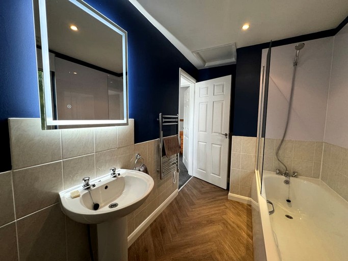Cabins (United Kingdom, Helstone, England)