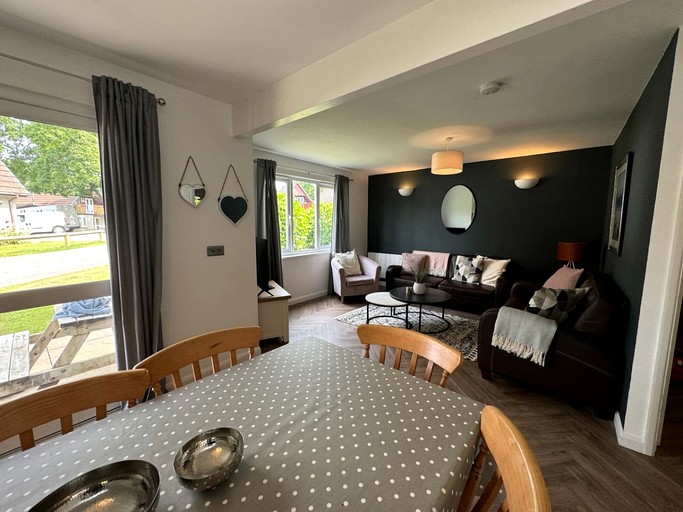 Cabins (United Kingdom, Helstone, England)