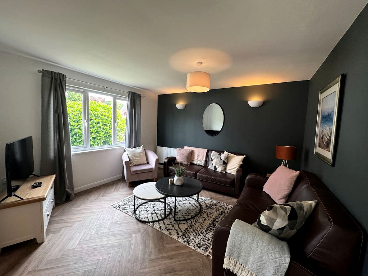 Stunning Cottage with Indoor Swimming Pool and Lake Access in Helstone, England