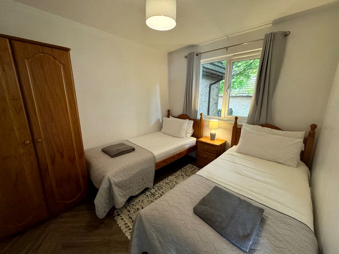 Cabins (United Kingdom, Helstone, England)
