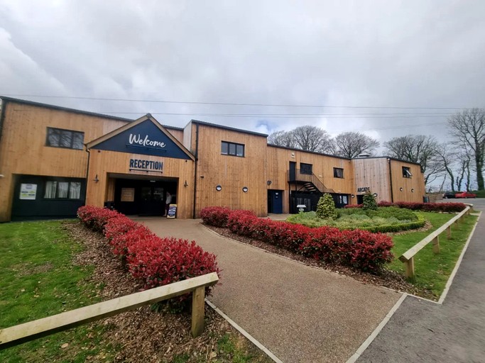 Cabins (United Kingdom, Helstone, England)