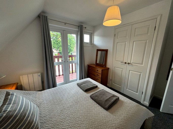 Cabins (United Kingdom, Helstone, England)