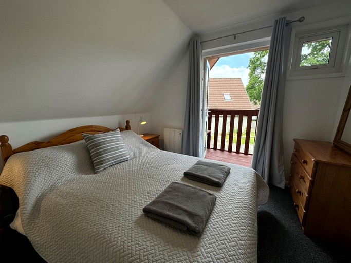 Cabins (United Kingdom, Helstone, England)