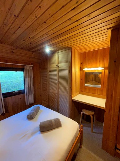 Cabins (United Kingdom, --, England)