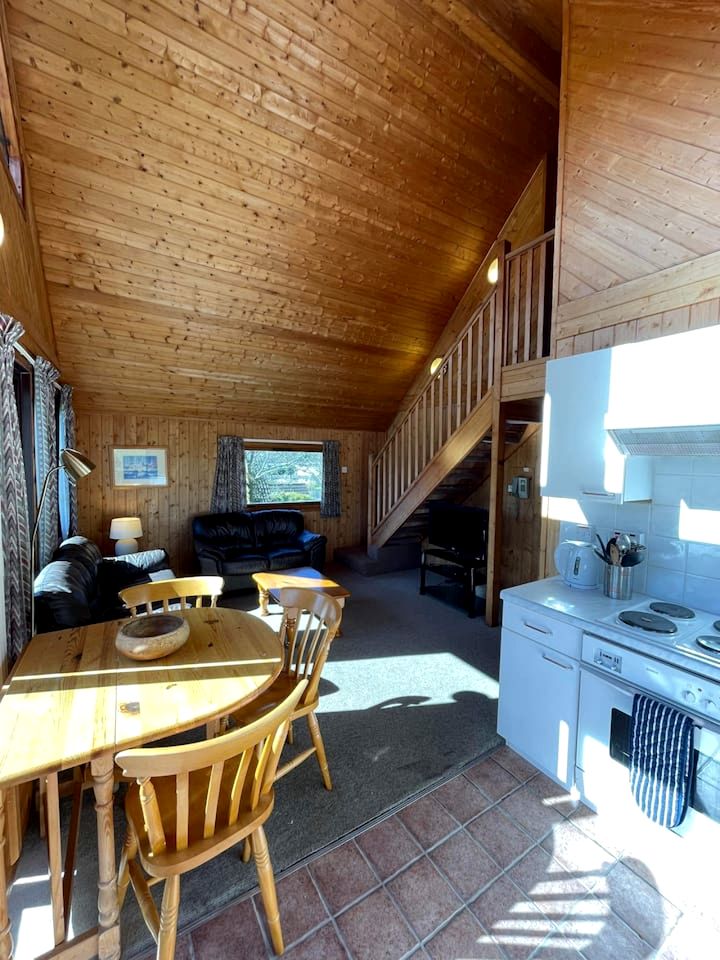 Cozy 3-Bedroom Scandinavian Lodge in Camelford, Cornwall