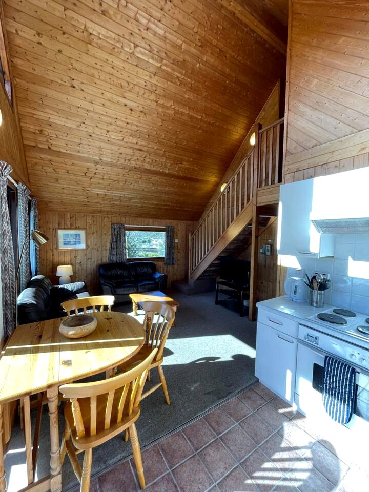 Peaceful Woodland-Feel Lodge Retreat with Spacious Interiors in England, United Kingdom