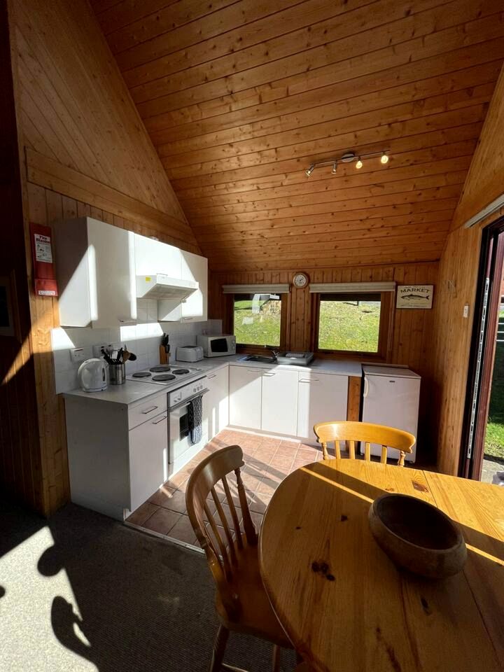 Peaceful Woodland-Feel Lodge Retreat with Spacious Interiors in England, United Kingdom