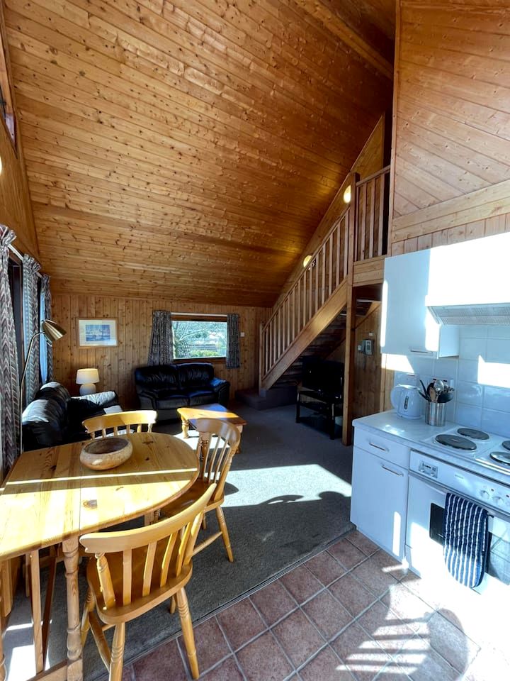 Cozy 3-Bedroom Scandinavian Lodge in Camelford, Cornwall