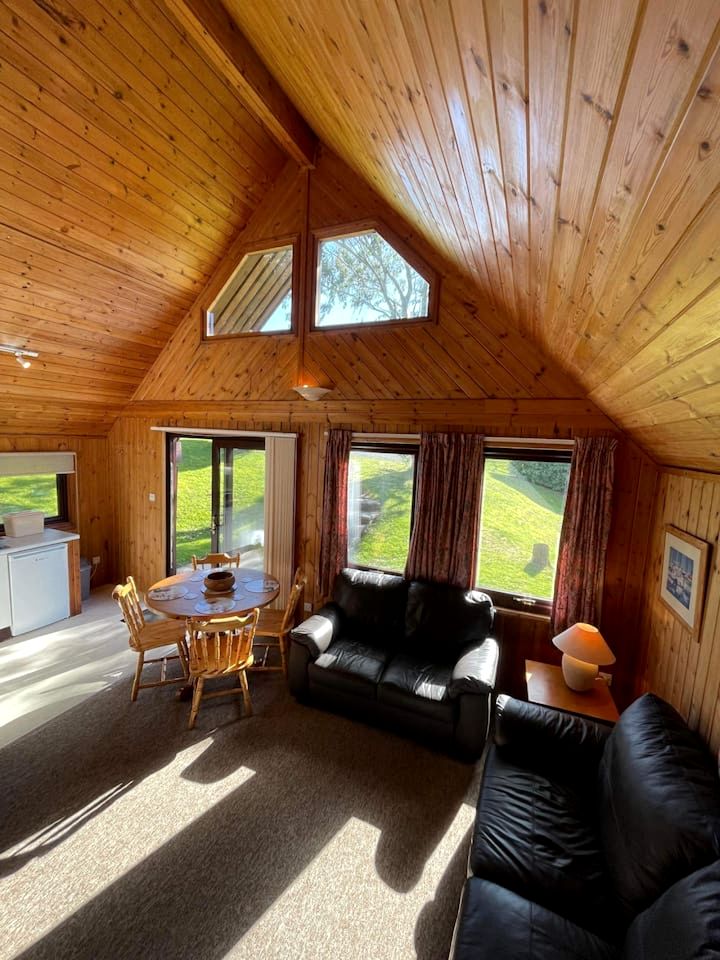 Delightful Cozy Cabin with Swimming Pool in Helstone, England