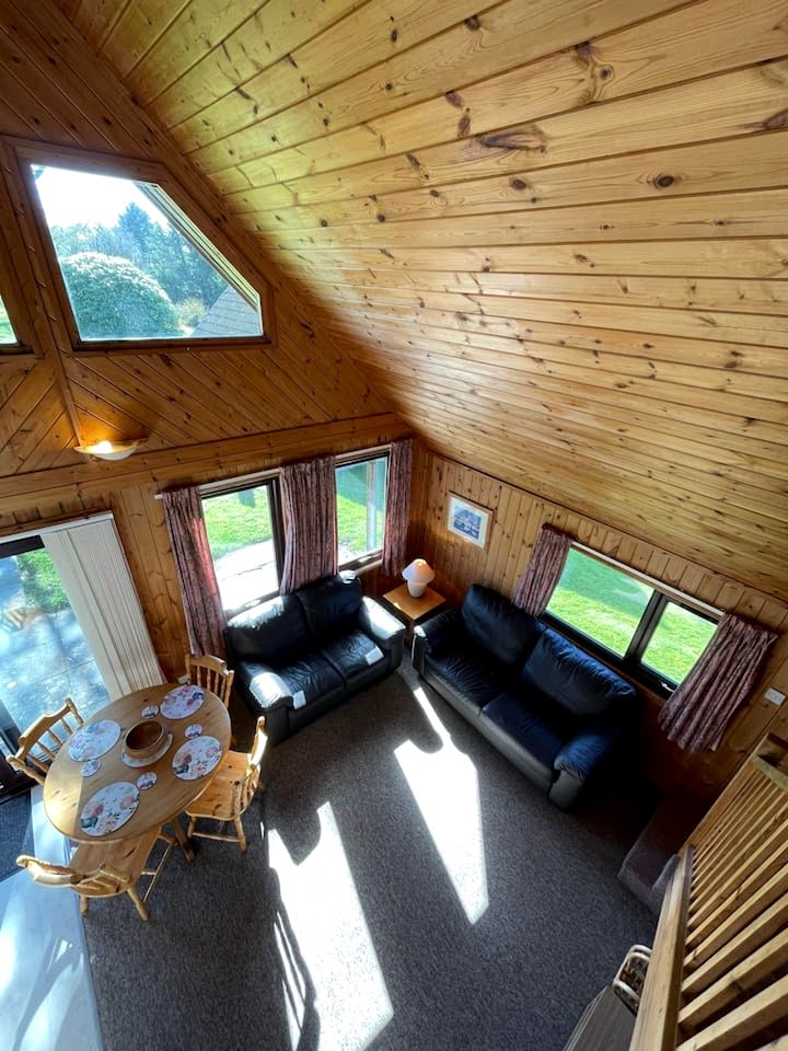 Delightful Cozy Cabin with Swimming Pool in Helstone, England