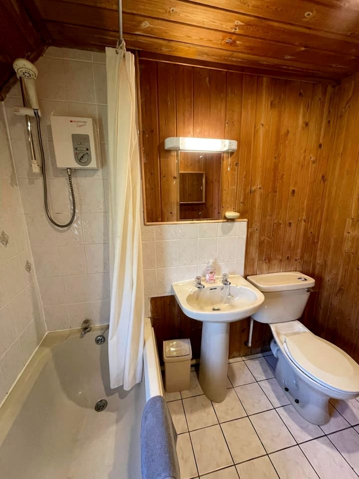 Charming 3-Bedroom Scandinavian Lodge Retreat in Camelford, Cornwall