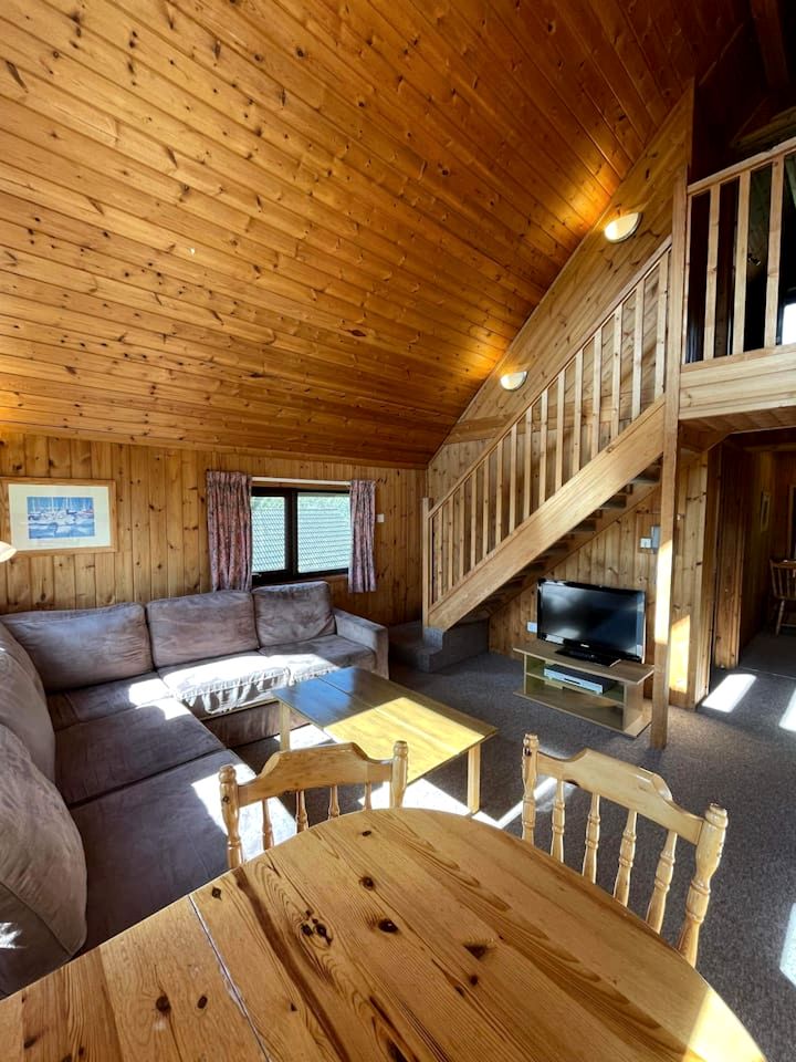 Charming 3-Bedroom Scandinavian Lodge Retreat in Camelford, Cornwall