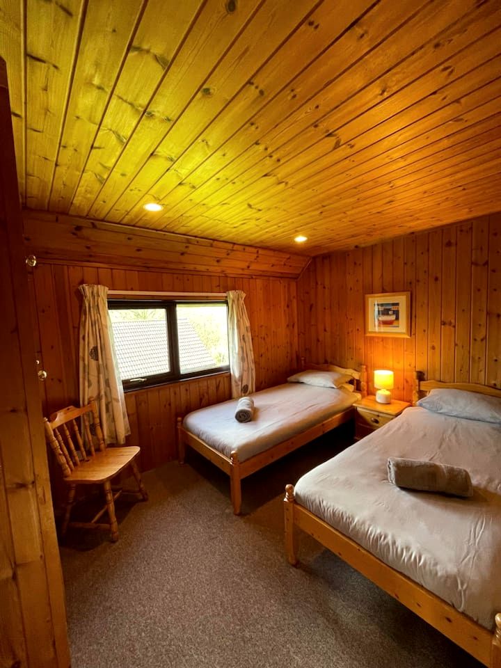 Charming 3-Bedroom Scandinavian Lodge Retreat in Camelford, Cornwall