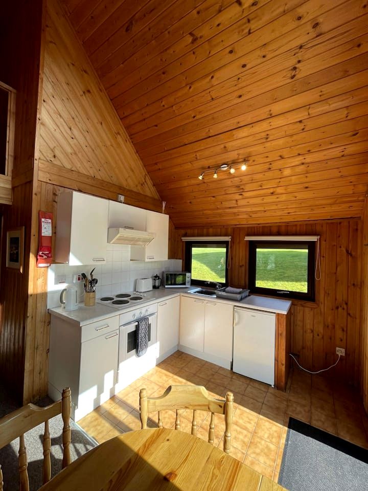 Charming 3-Bedroom Scandinavian Lodge Retreat in Camelford, Cornwall