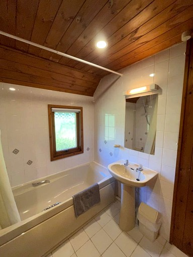 Cabins (United Kingdom, --, England)