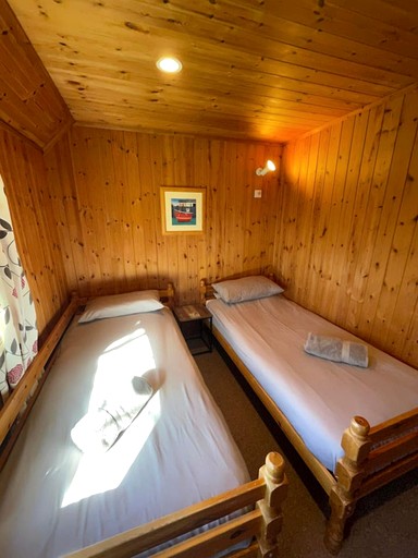 Cabins (United Kingdom, --, England)