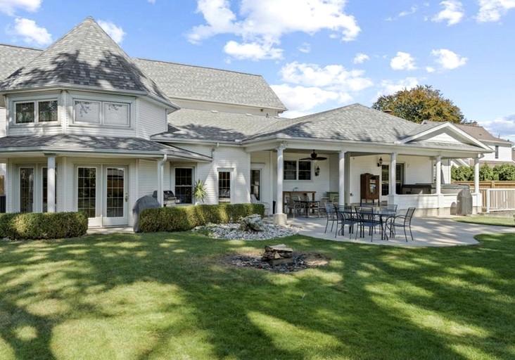 Luxurious Vacation Rental near Lake Erie for an Amazing Family Retreat in Leamington, Ontario