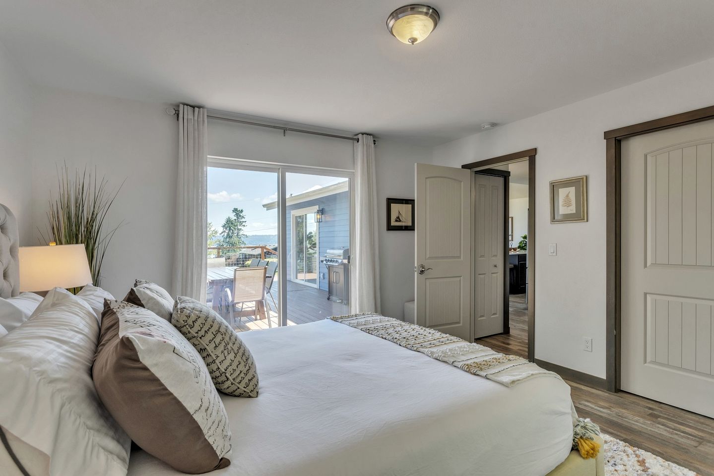 Outstanding Cottage with Fire Pit in Greenbank, Washington