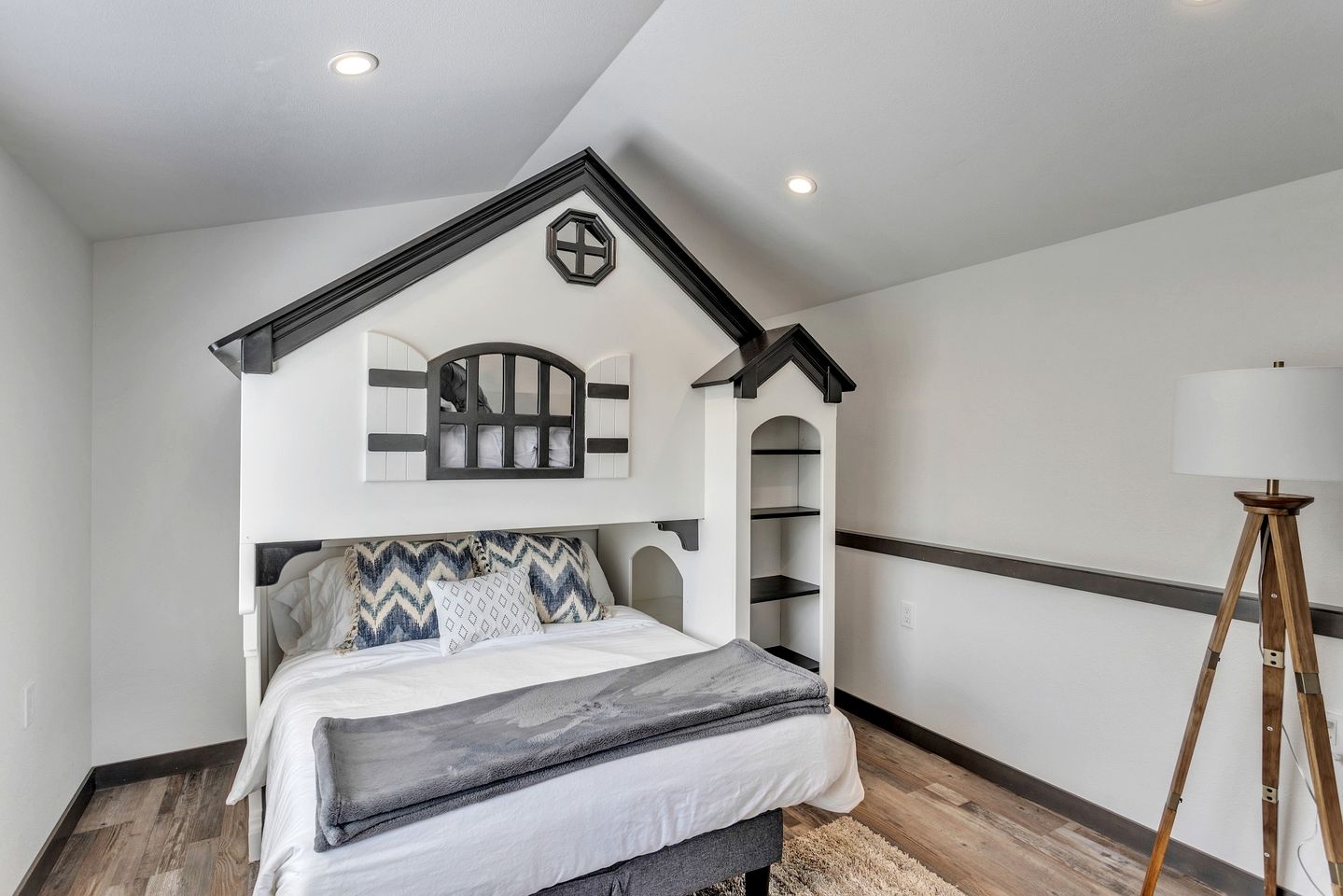 Outstanding Cottage with Fire Pit in Greenbank, Washington