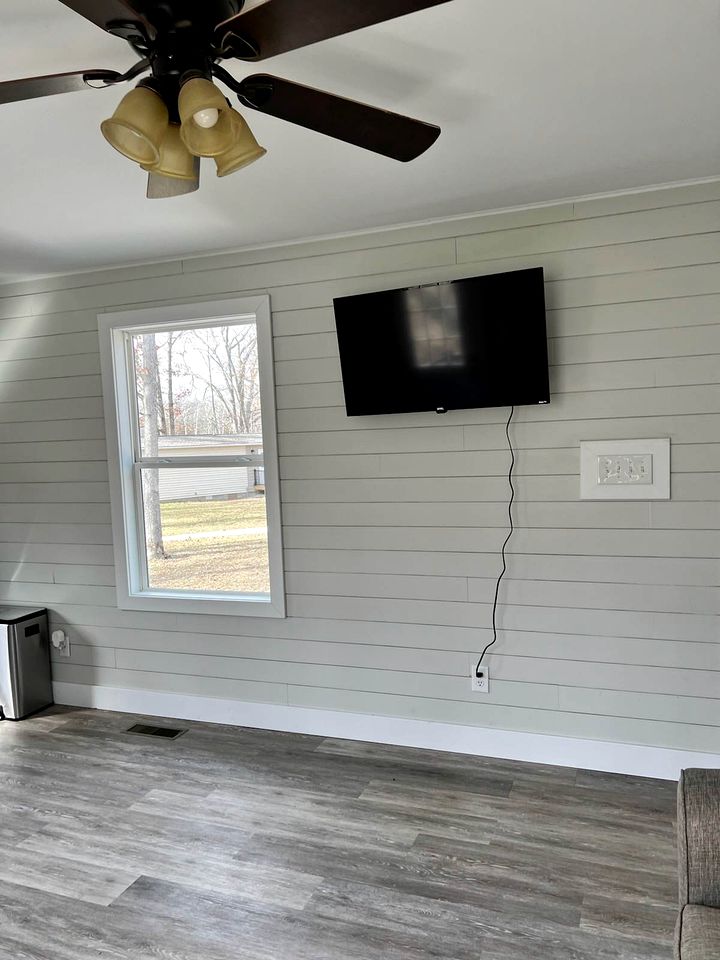 Cozy Secluded Cabin near Owensville, Missouri - Ideal for a Relaxing Glamping Getaway with Your Loved One