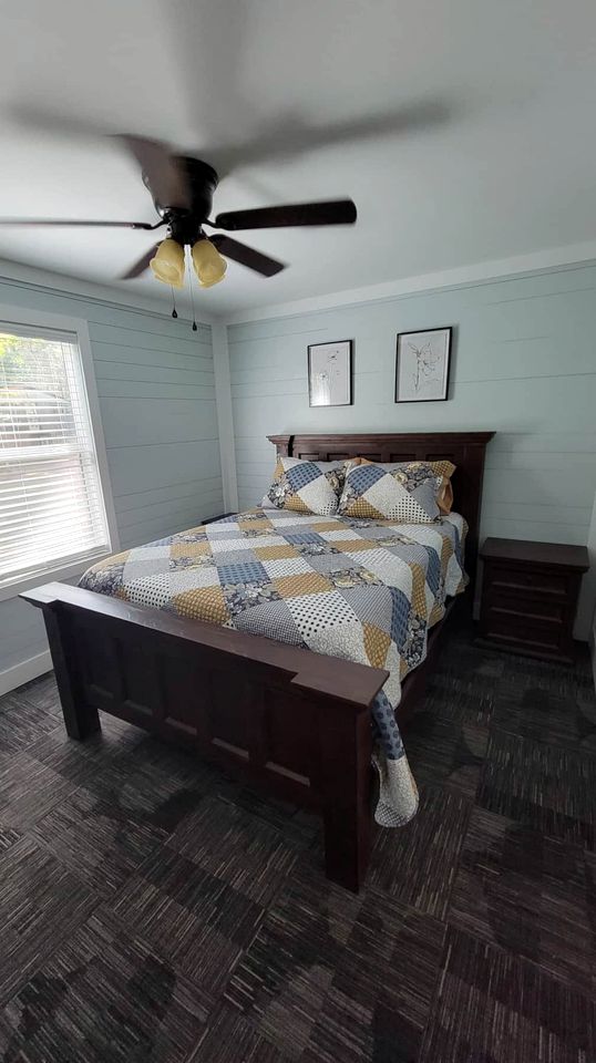 Cozy Secluded Cabin near Owensville, Missouri - Ideal for a Relaxing Glamping Getaway with Your Loved One