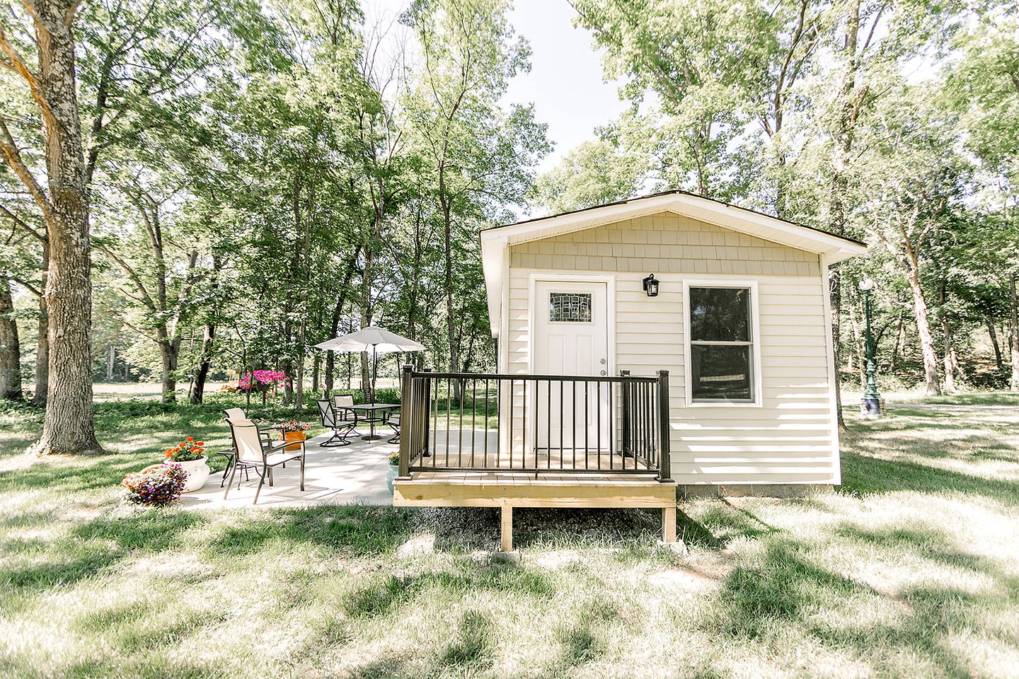 Cozy Secluded Cabin near Owensville, Missouri - Ideal for a Relaxing Glamping Getaway with Your Loved One