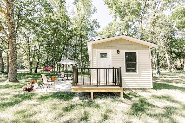 Cozy Secluded Cabin near Owensville, Missouri - Ideal for a Relaxing Glamping Getaway with Your Loved One