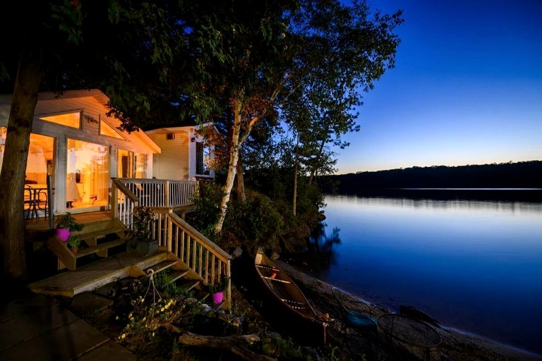 Cottages (Canada, Godfrey, Ontario)