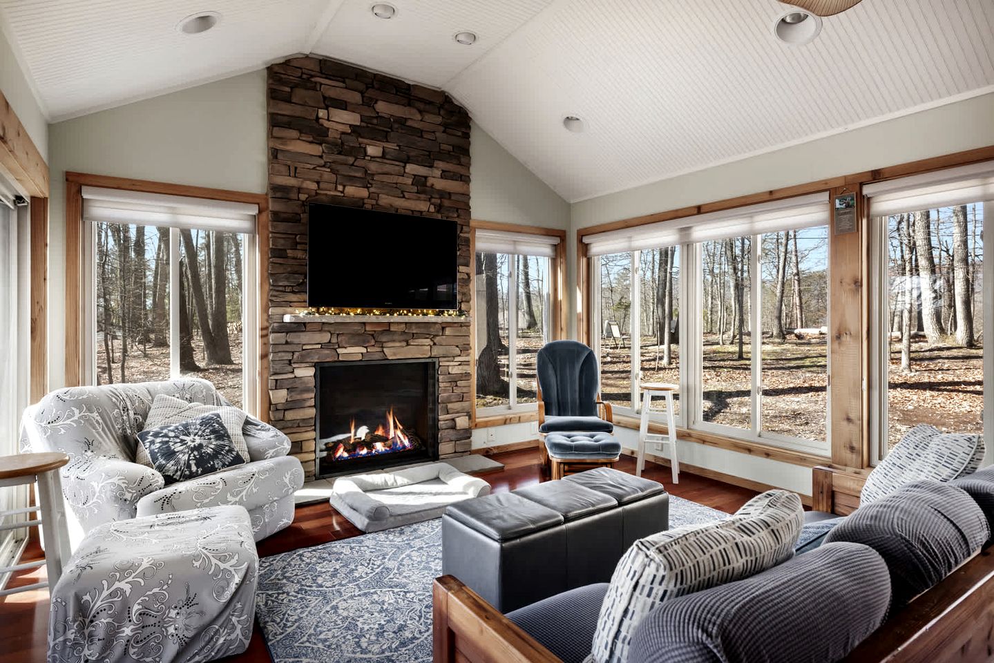 Exquisite Mountain Cabin Retreat near Cacapon River in West Virginia