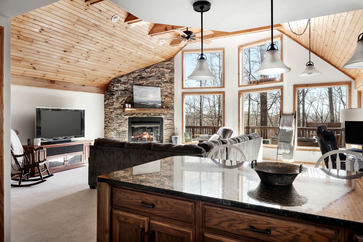 Exquisite Mountain Cabin Retreat near Cacapon River in West Virginia
