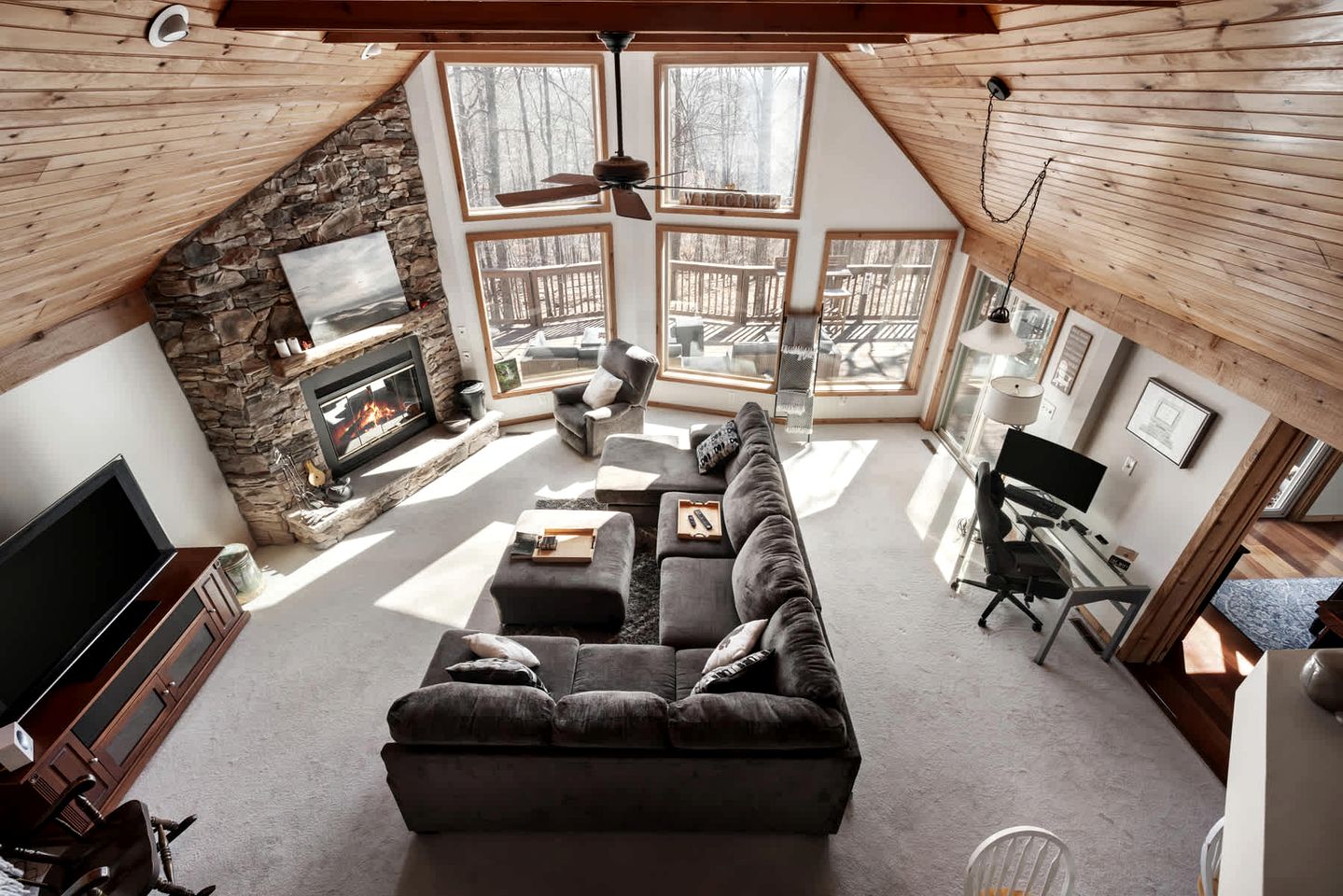 Exquisite Mountain Cabin Retreat near Cacapon River in West Virginia