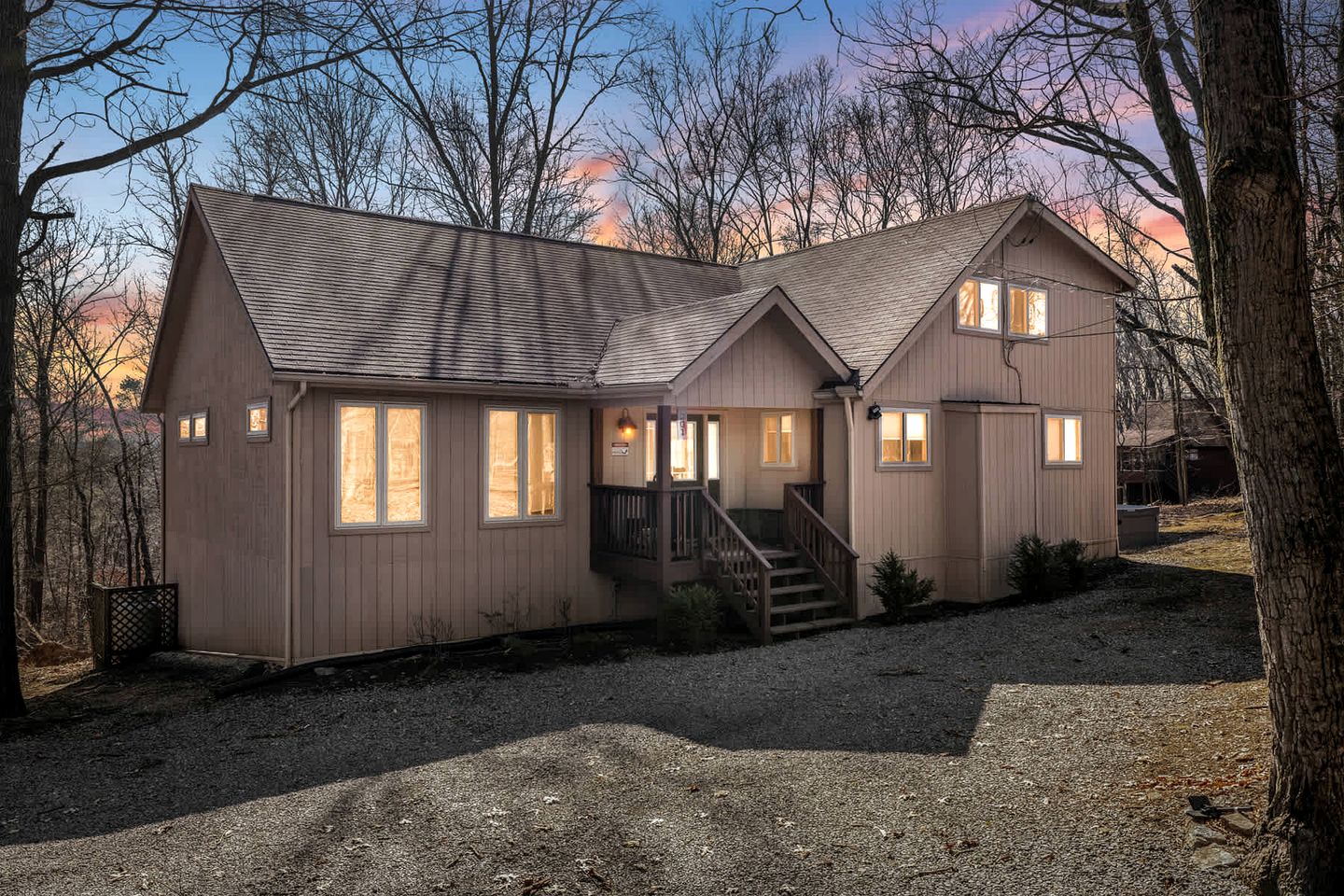 Exquisite Mountain Cabin Retreat near Cacapon River in West Virginia