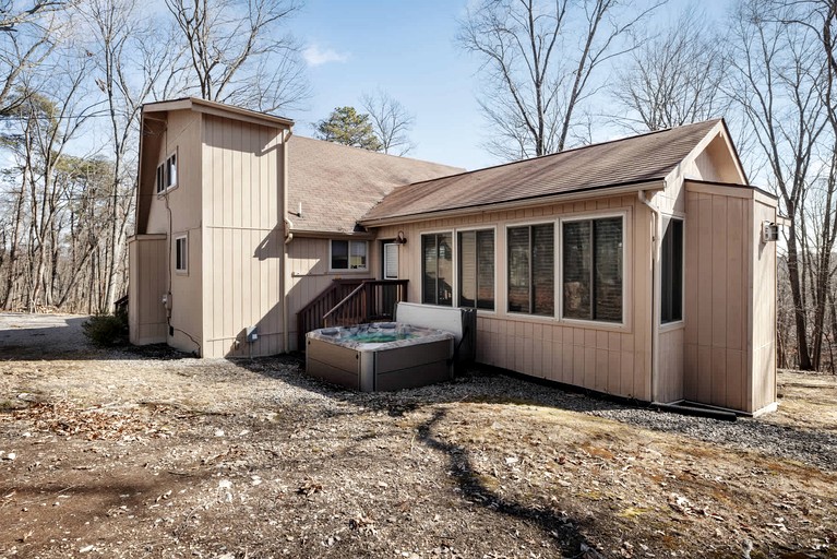 Cabins (United States of America, Hedgesville, West Virginia)