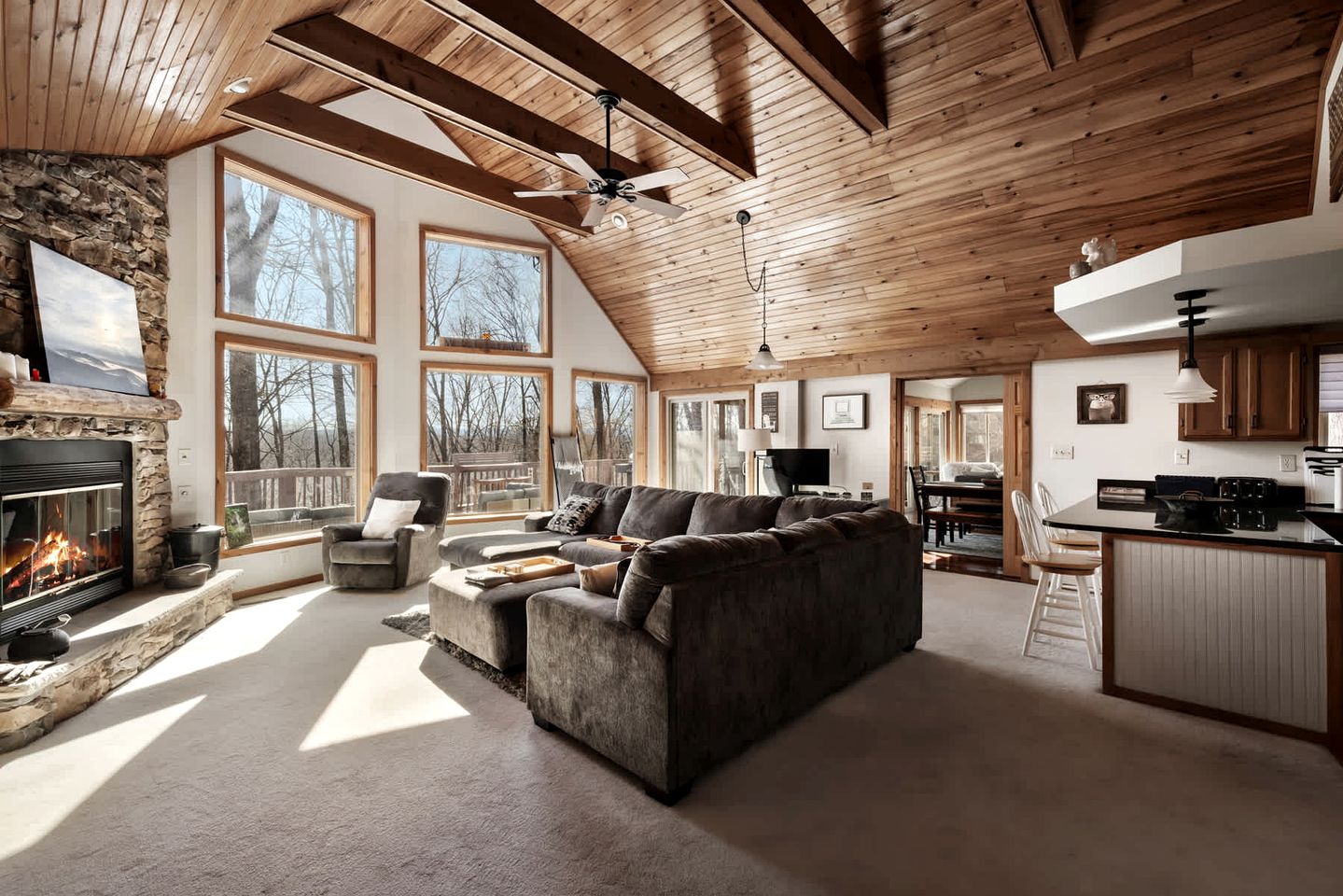 Exquisite Mountain Cabin Retreat near Cacapon River in West Virginia