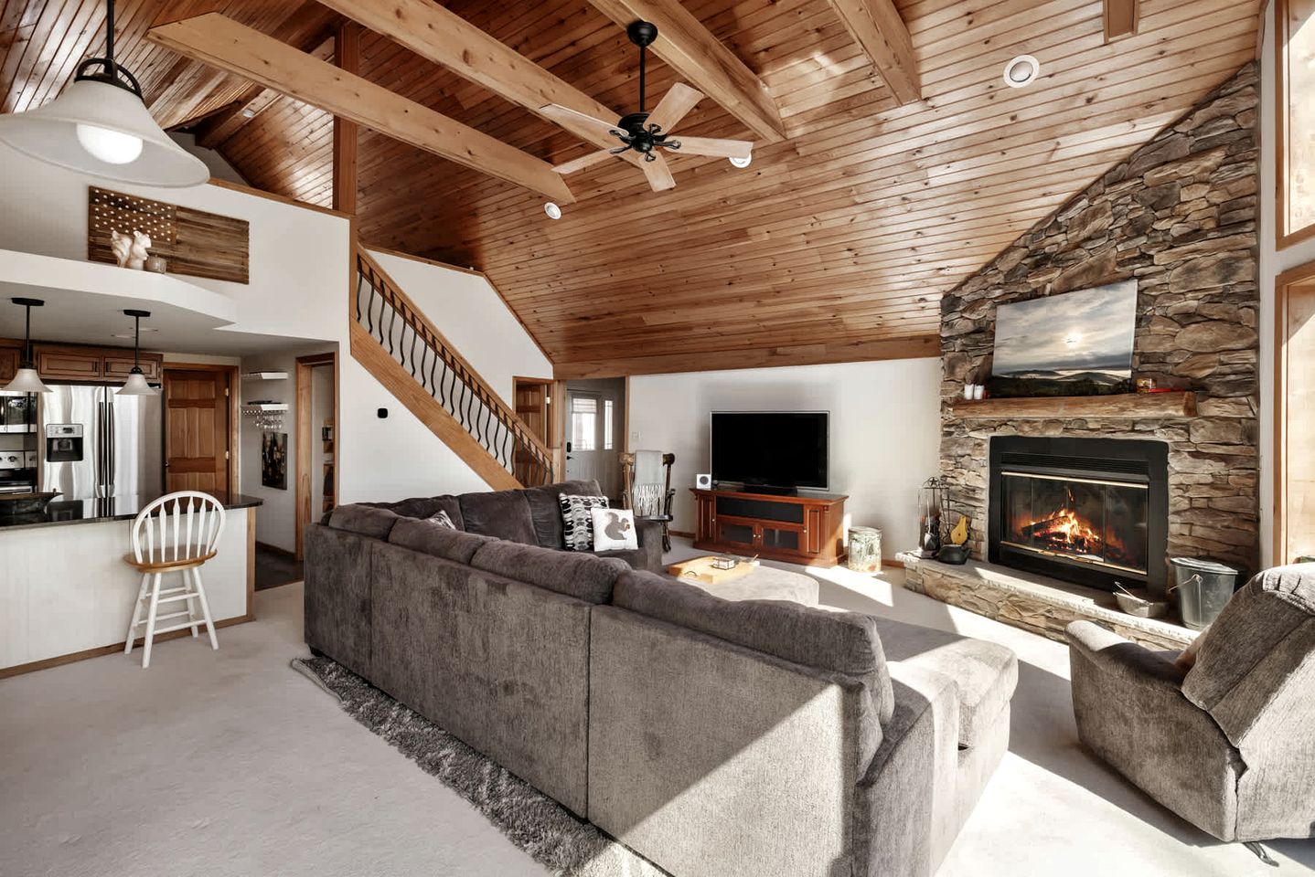 Exquisite Mountain Cabin Retreat near Cacapon River in West Virginia