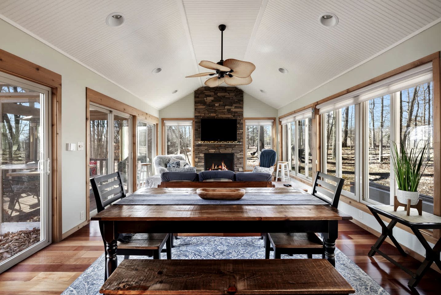 Exquisite Mountain Cabin Retreat near Cacapon River in West Virginia