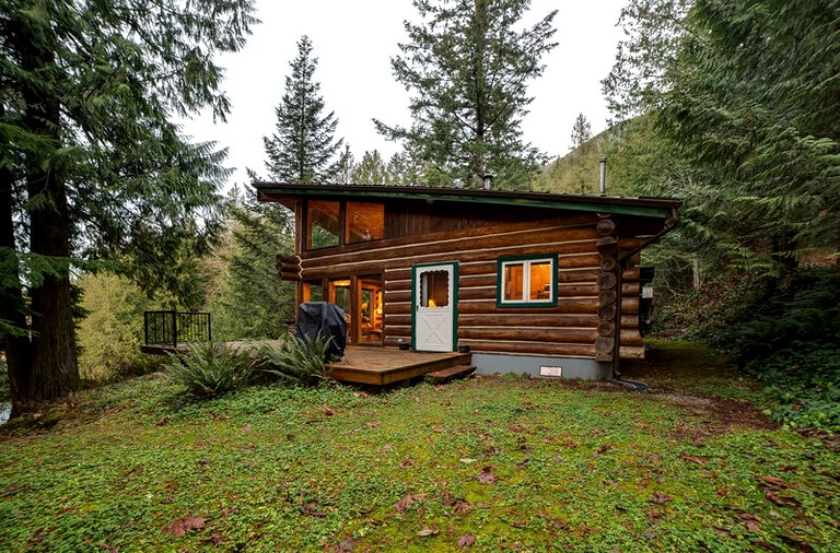 Log Cabins (Maple Falls, Washington, United States of America)