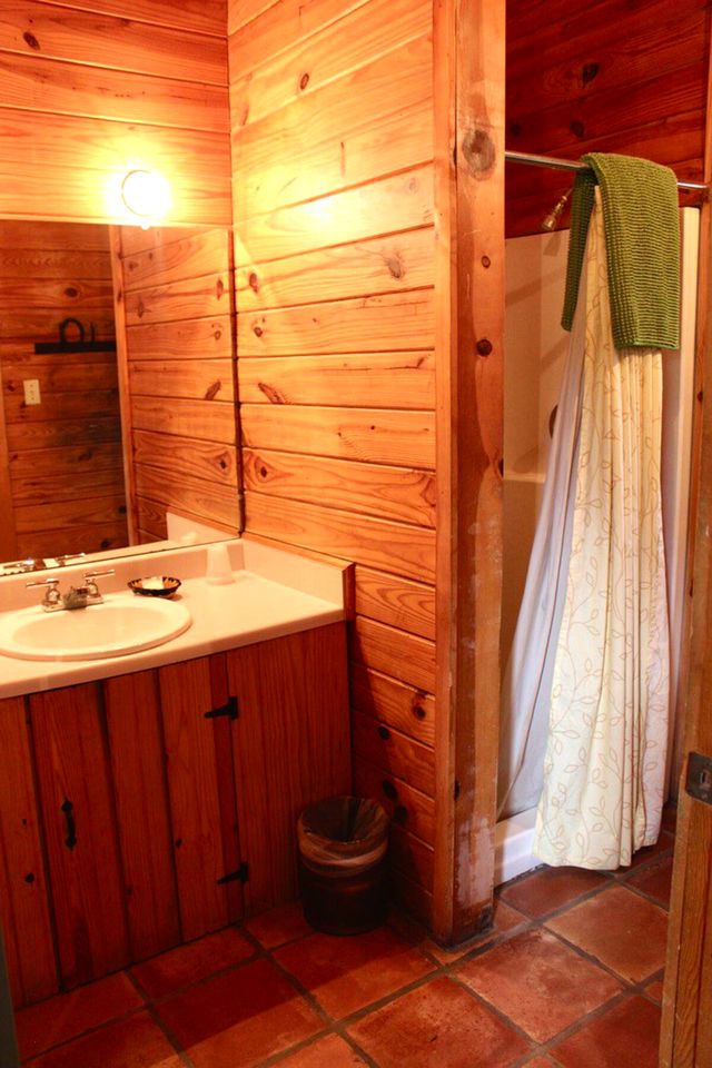Inviting Cabin near Marble Falls with Lake Access