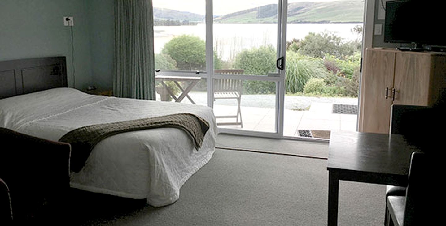 Beach Getaway at Secluded Waikawa Harbour Inn on South Island, New Zealand