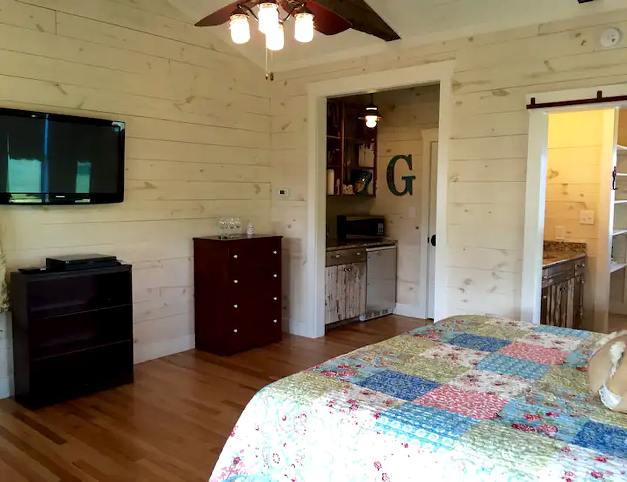 Idyllic Cottage on a Working Farm Perfect for Weekend Getaways in Texas