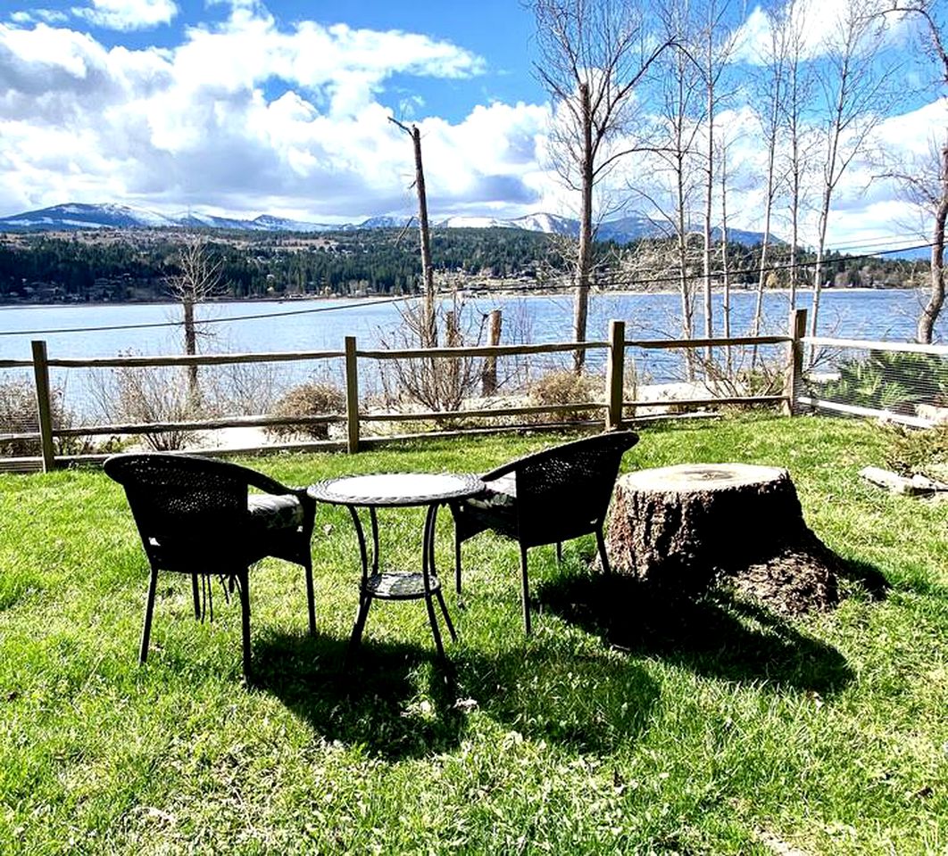 Custom-Built British Columbia Cabin on Shuswap Lake