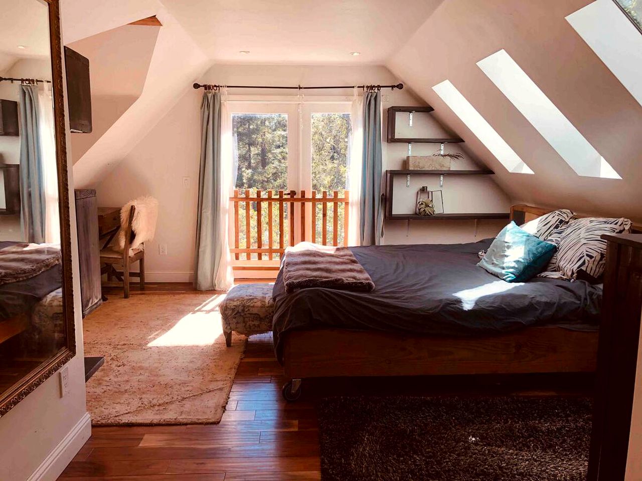 Charming Cabin Rental with a Hot Tub Ideal for a Weekend Getaway from San Francisco