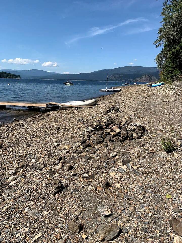 Gorgeous British Columbia Holiday Cabin with a Hot Tub