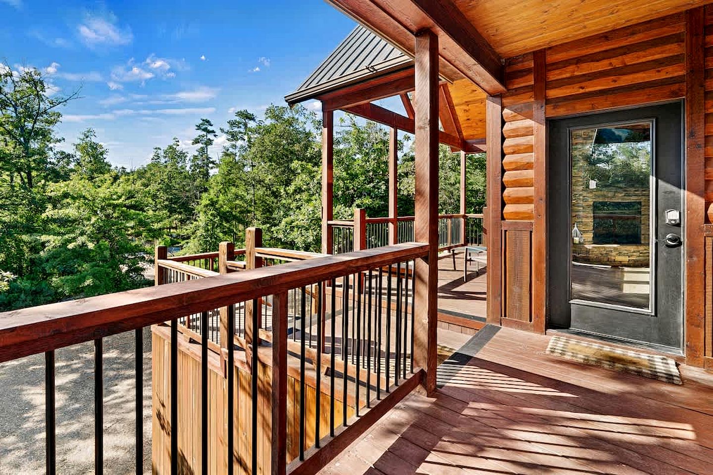 Spacious Family Cabin with Hot Tub, Fire Pit, Game Room & Private Playground near Broken Bow Lake & Beavers Bend State Park – Broken Bow, OK