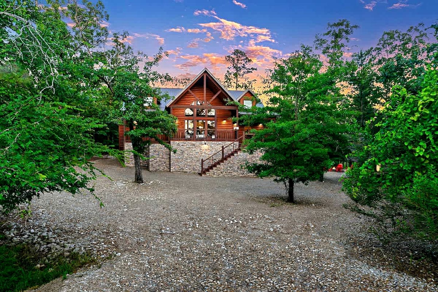 Spacious Family Cabin with Hot Tub, Fire Pit, Game Room & Private Playground near Broken Bow Lake & Beavers Bend State Park – Broken Bow, OK