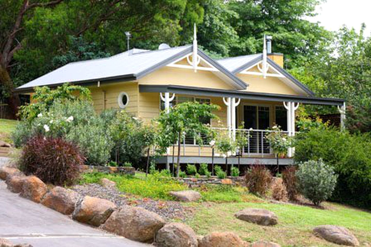 Romantic Bed and Breakfast in the Rolling Hills of Yarra Valley, Victoria