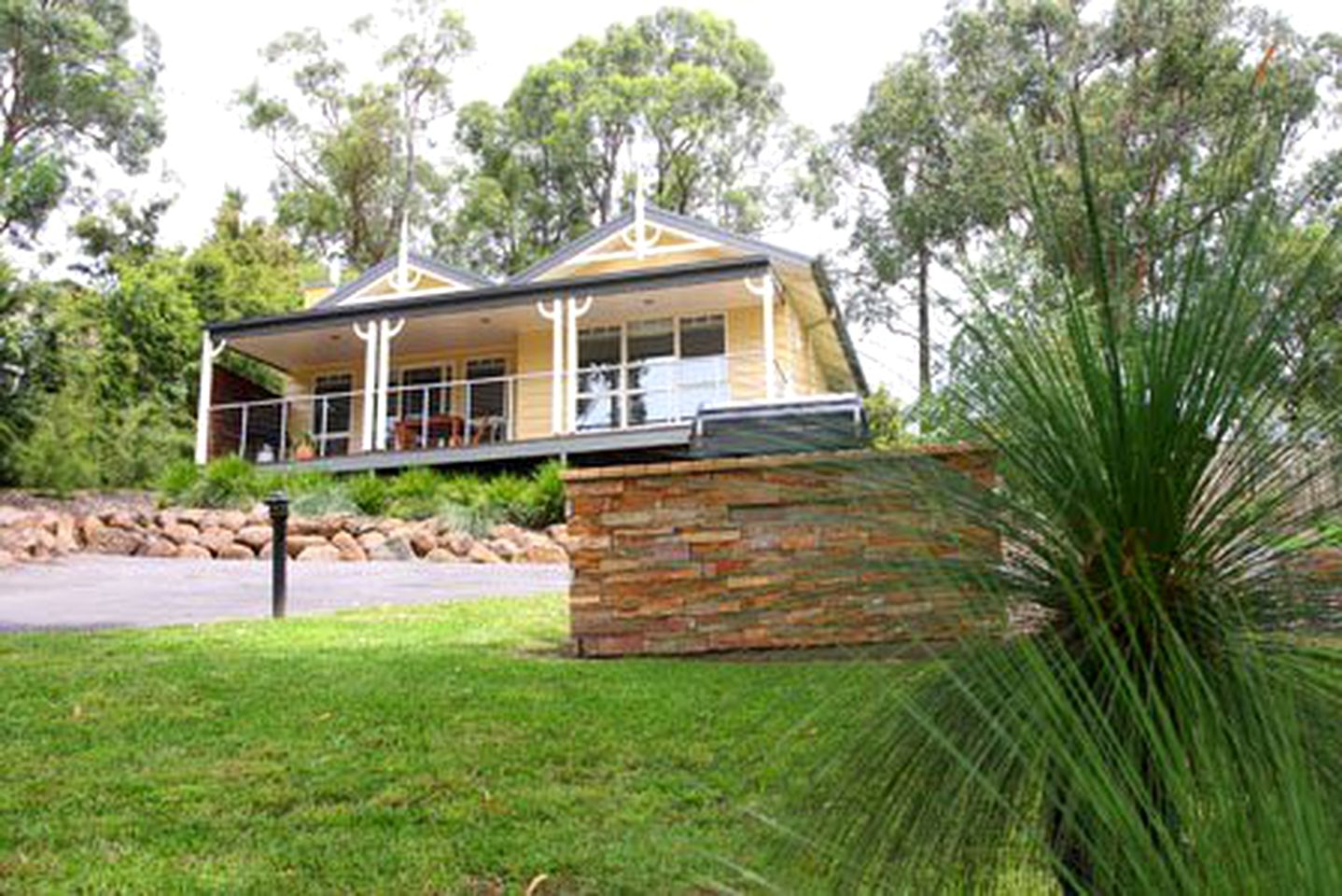 Romantic Bed and Breakfast in the Rolling Hills of Yarra Valley, Victoria