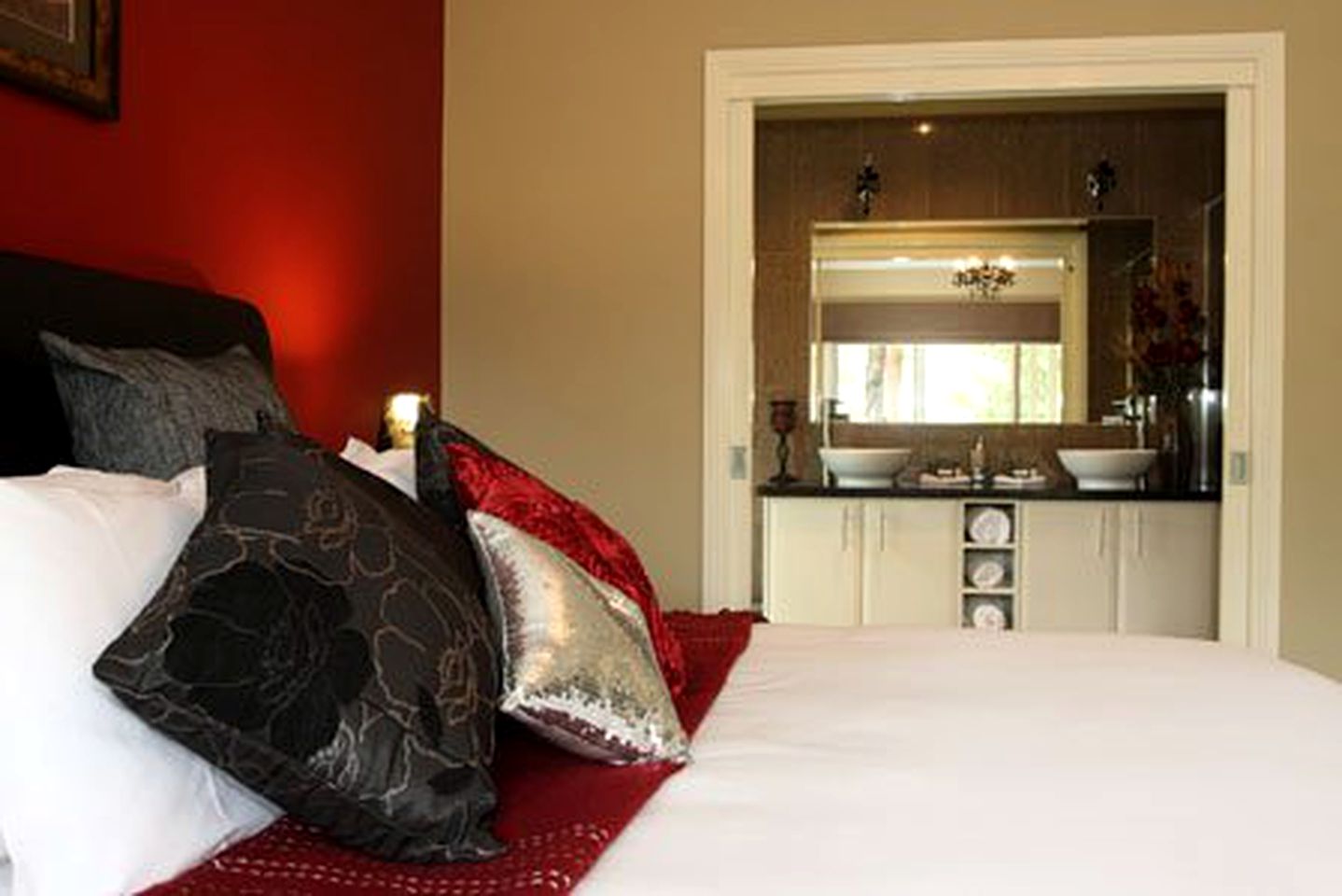 Romantic Bed and Breakfast in the Rolling Hills of Yarra Valley, Victoria