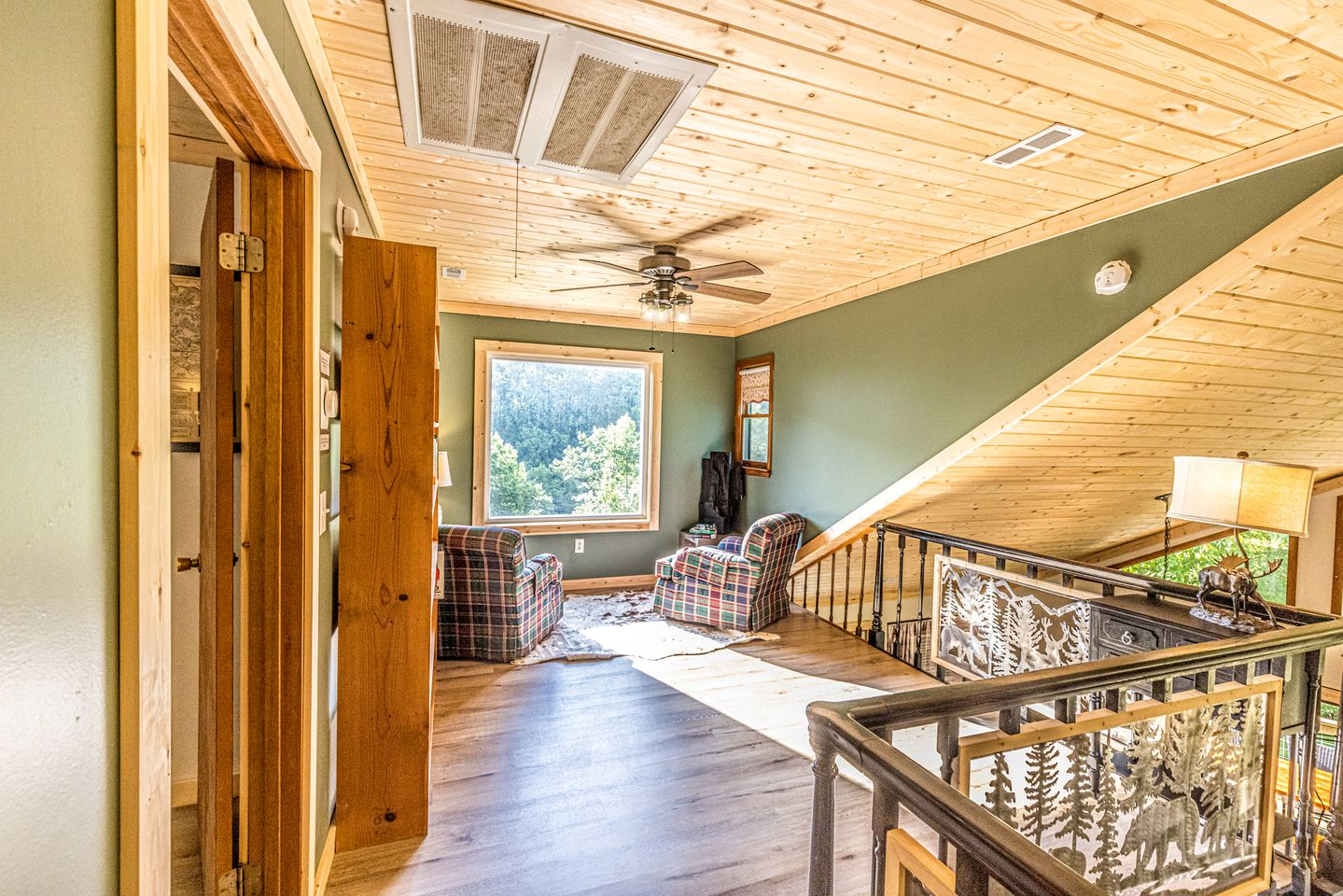 Incredible Mountain Cabin with Private Creek and Hot Tub Allowing Outstanding Views in Bryson City